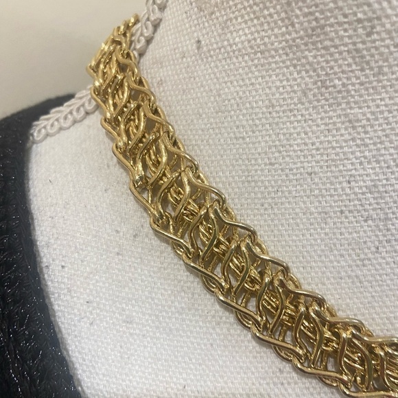 Vintage estate 1980’s Byzantine gold tone link chain necklace weighty 18 inches - Picture 8 of 9